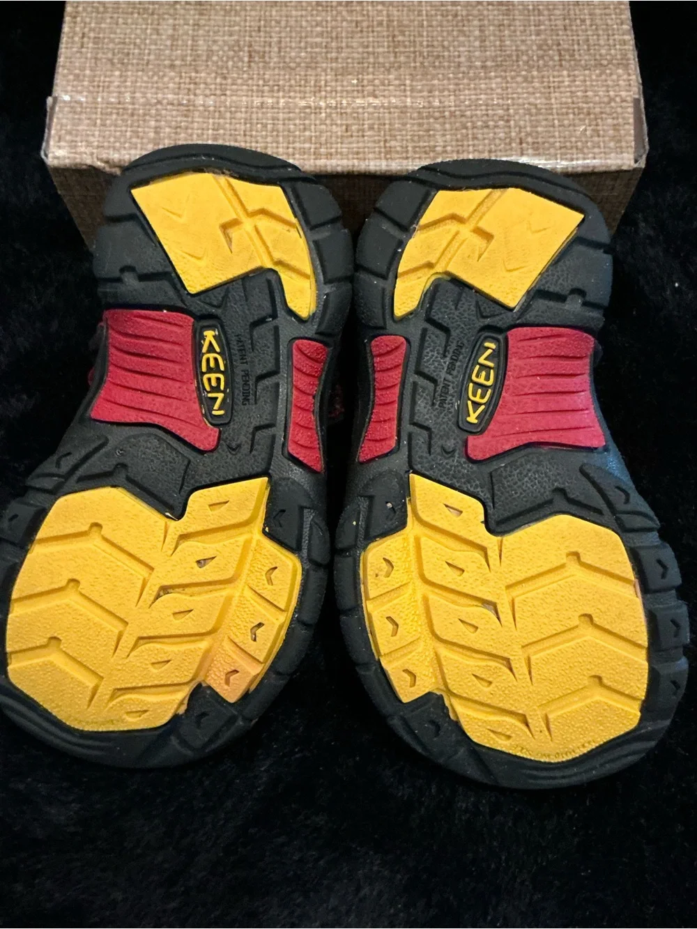 Keen Newport H2 Kids Red Closed-Toe Waterproof Hiking Sandals Size 9